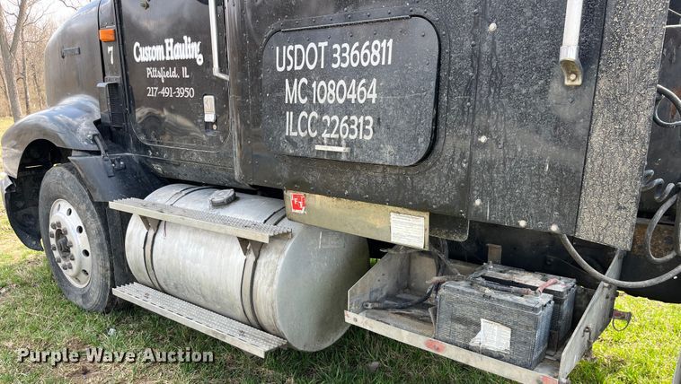 image for item LD9316 1995 International  9200 semi truck