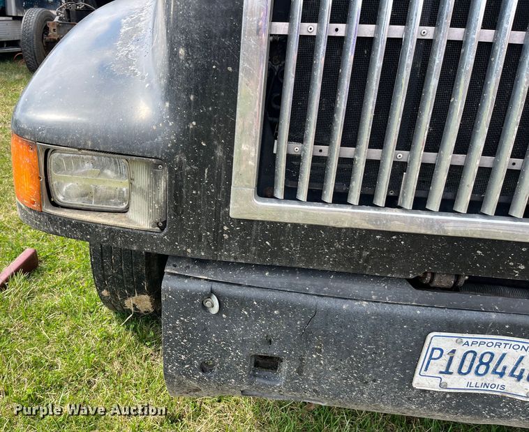 image for item LD9316 1995 International  9200 semi truck