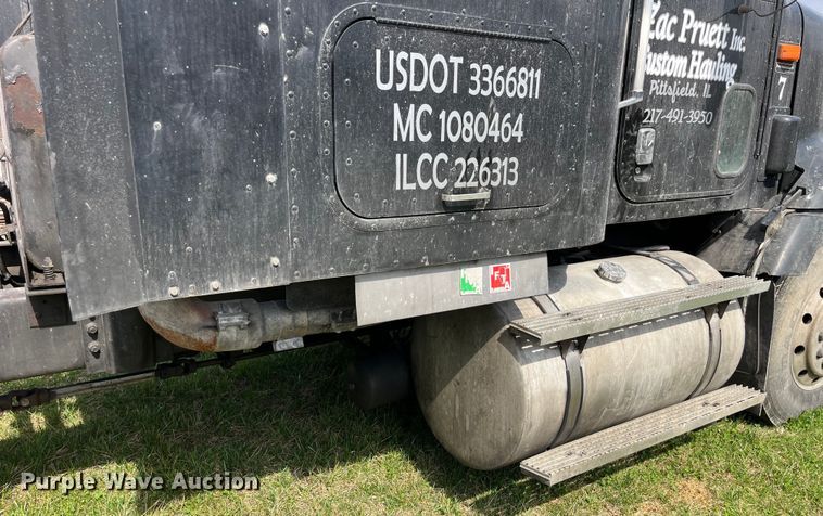 image for item LD9316 1995 International  9200 semi truck