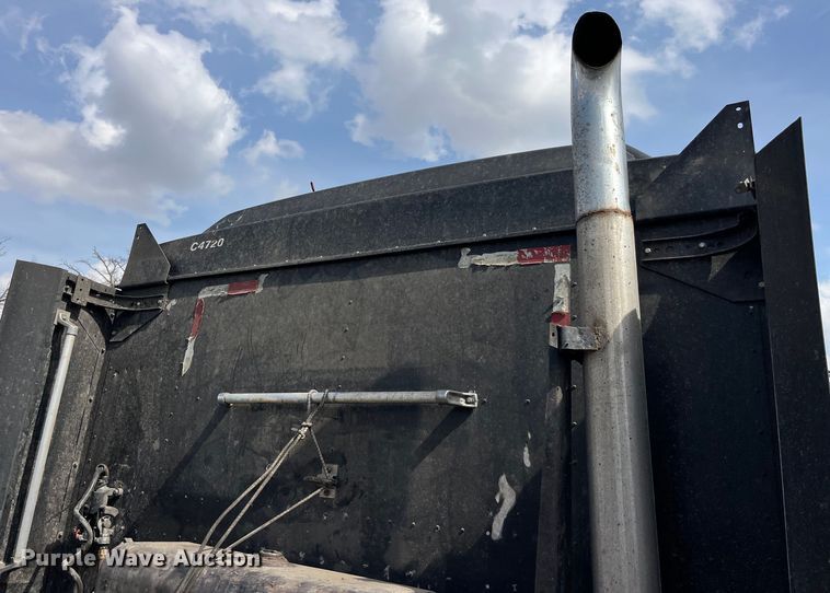 image for item LD9316 1995 International  9200 semi truck