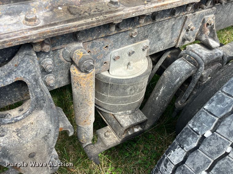 image for item LD9316 1995 International  9200 semi truck