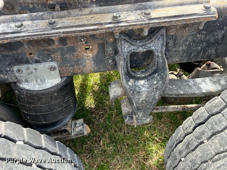 image for item LD9316 1995 International  9200 semi truck