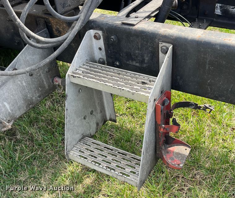 image for item LD9316 1995 International  9200 semi truck