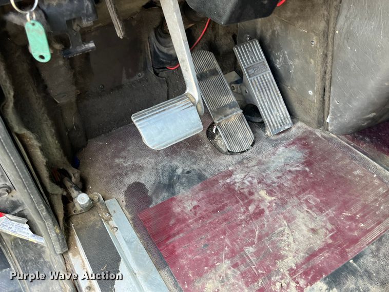 image for item LD9316 1995 International  9200 semi truck