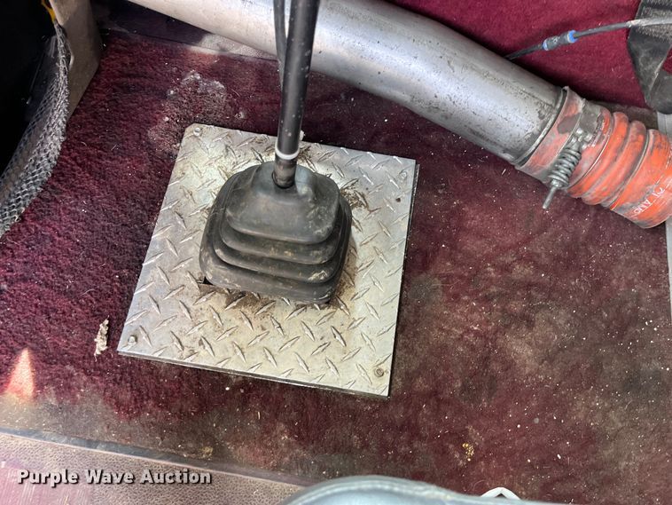 image for item LD9316 1995 International  9200 semi truck