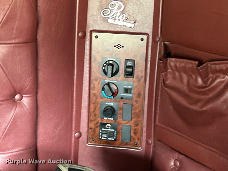 image for item LD9316 1995 International  9200 semi truck