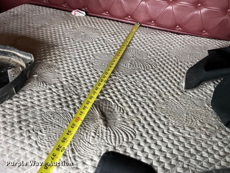 image for item LD9316 1995 International  9200 semi truck