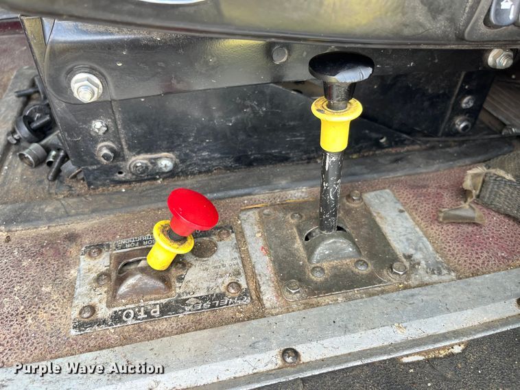 image for item LD9316 1995 International  9200 semi truck