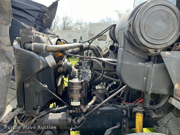 image for item LD9316 1995 International  9200 semi truck