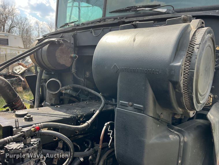 image for item LD9316 1995 International  9200 semi truck