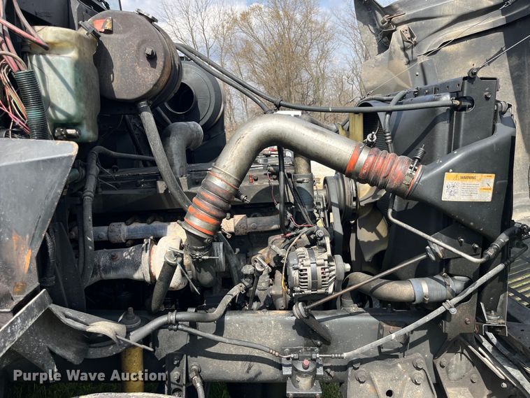 image for item LD9316 1995 International  9200 semi truck