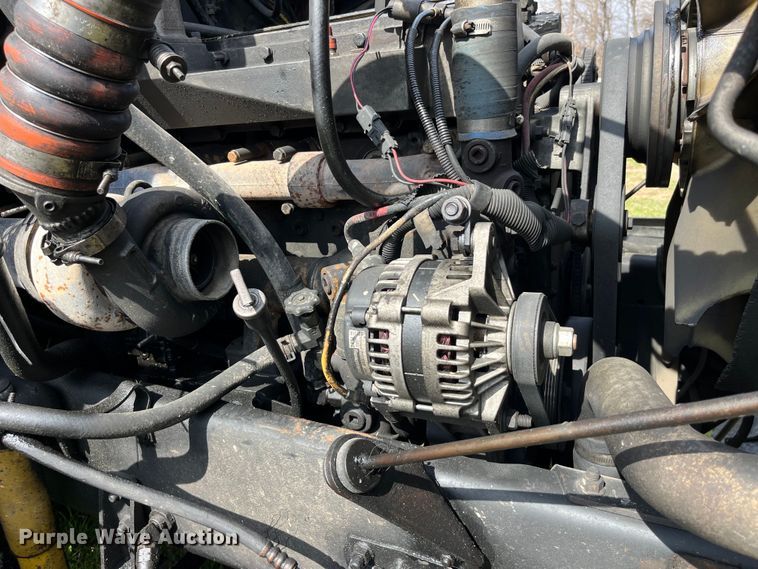 image for item LD9316 1995 International  9200 semi truck