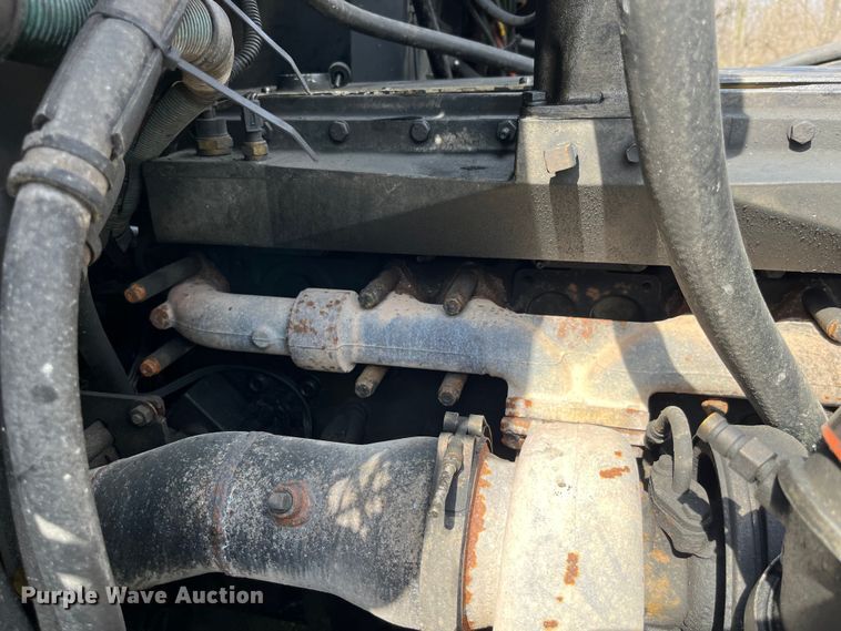 image for item LD9316 1995 International  9200 semi truck