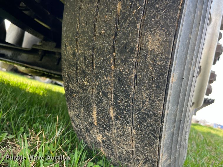 image for item LD9316 1995 International  9200 semi truck