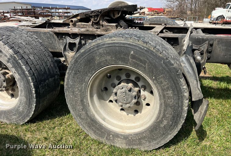 image for item LD9316 1995 International  9200 semi truck