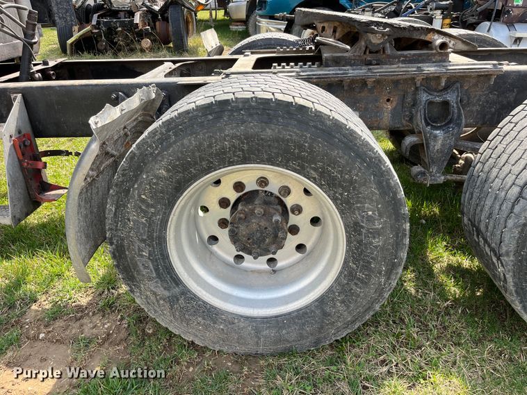 image for item LD9316 1995 International  9200 semi truck