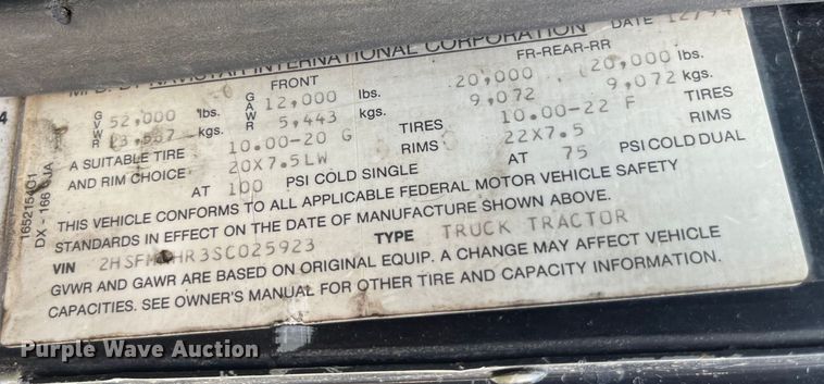 image for item LD9316 1995 International  9200 semi truck