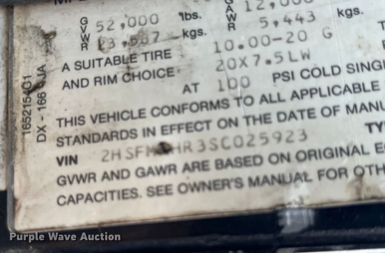 image for item LD9316 1995 International  9200 semi truck