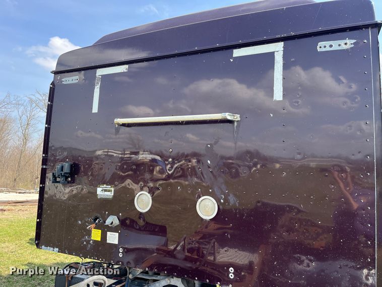 image for item LD9317 2001 International  9900i semi truck