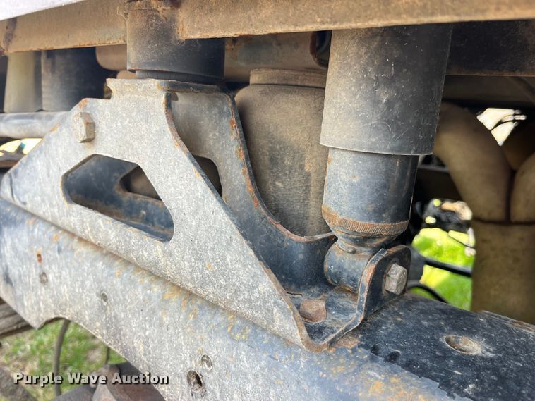 image for item LD9317 2001 International  9900i semi truck