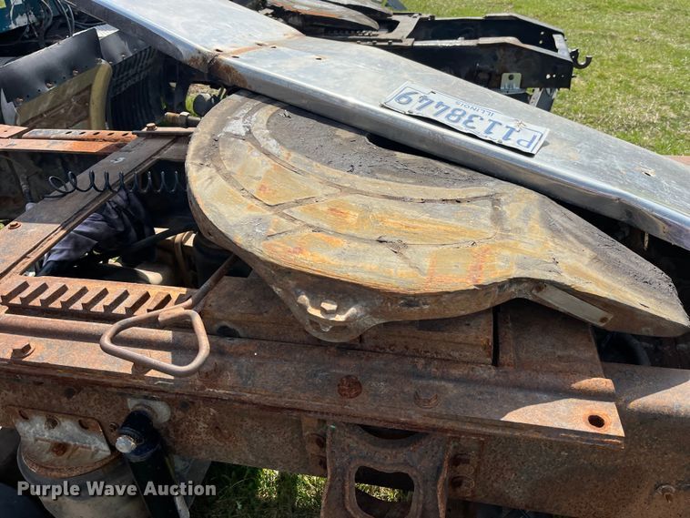 image for item LD9317 2001 International  9900i semi truck