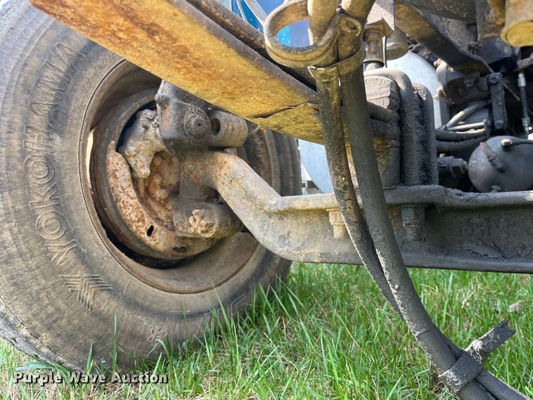 image for item LD9317 2001 International  9900i semi truck