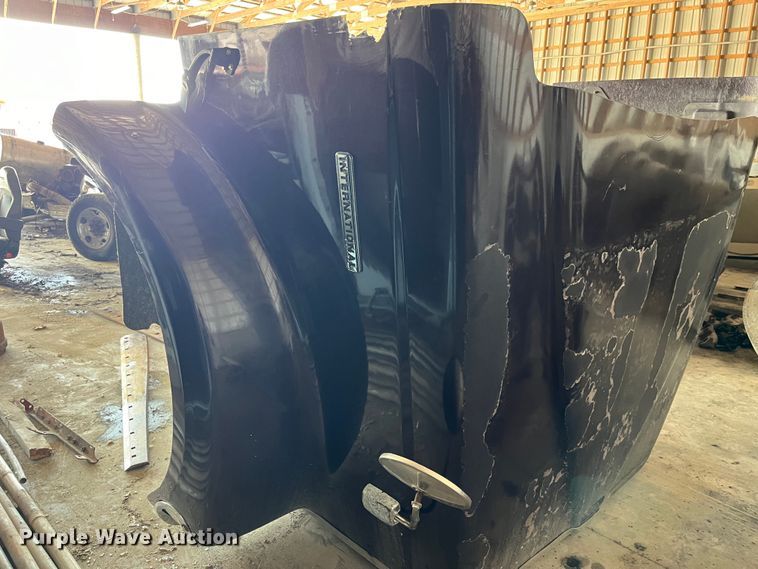 image for item LD9317 2001 International  9900i semi truck