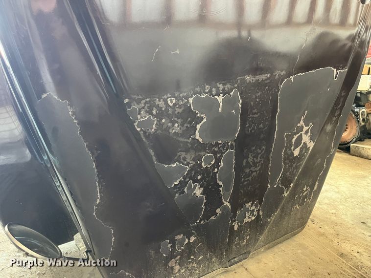 image for item LD9317 2001 International  9900i semi truck