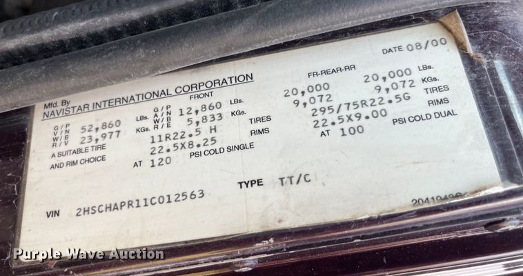 image for item LD9317 2001 International  9900i semi truck