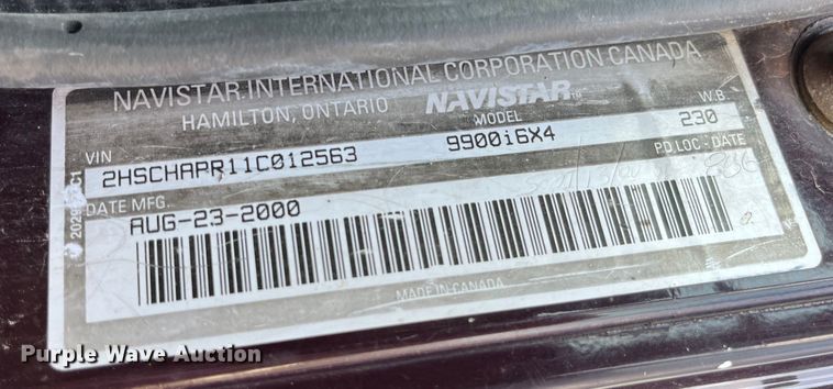 image for item LD9317 2001 International  9900i semi truck