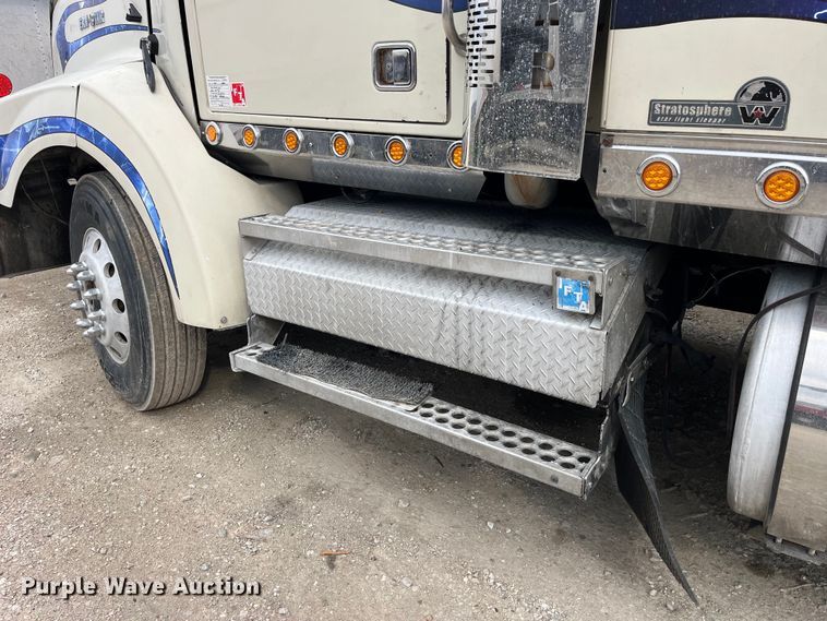 image for item LD9349 2005 Western Star 4900EX semi truck