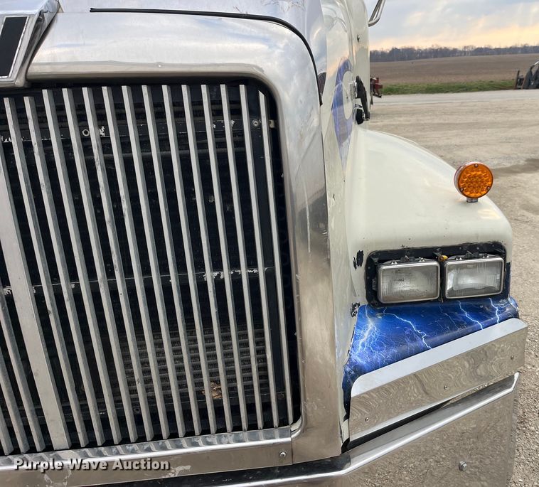 image for item LD9349 2005 Western Star 4900EX semi truck
