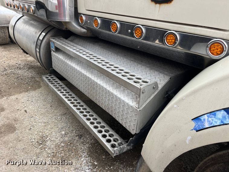 image for item LD9349 2005 Western Star 4900EX semi truck