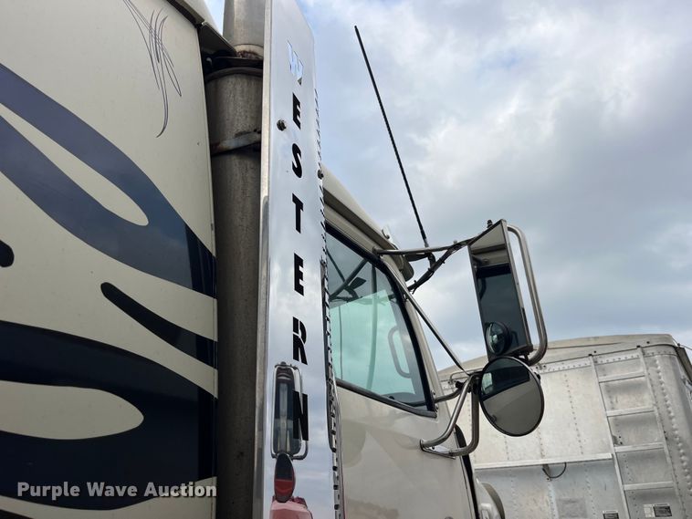 image for item LD9349 2005 Western Star 4900EX semi truck