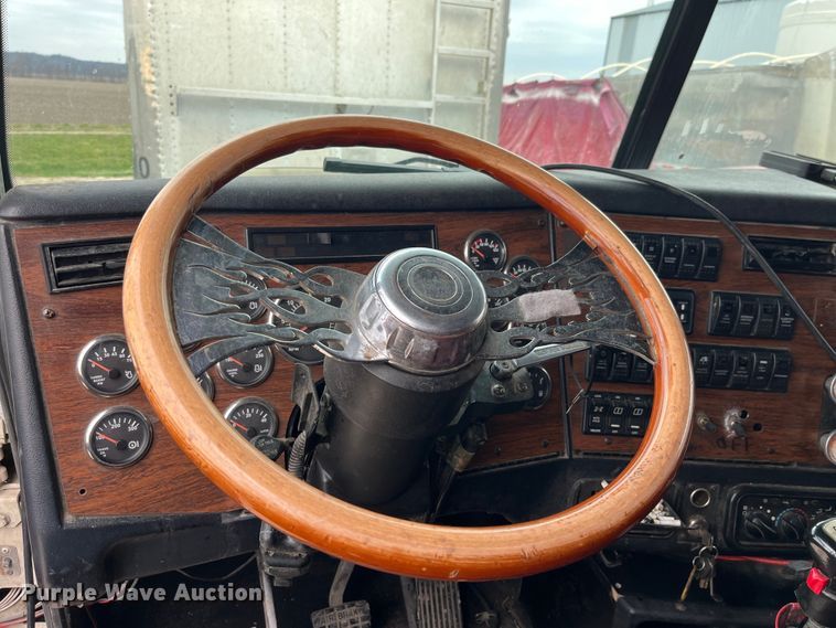 image for item LD9349 2005 Western Star 4900EX semi truck