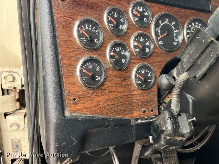 image for item LD9349 2005 Western Star 4900EX semi truck