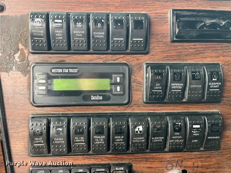 image for item LD9349 2005 Western Star 4900EX semi truck