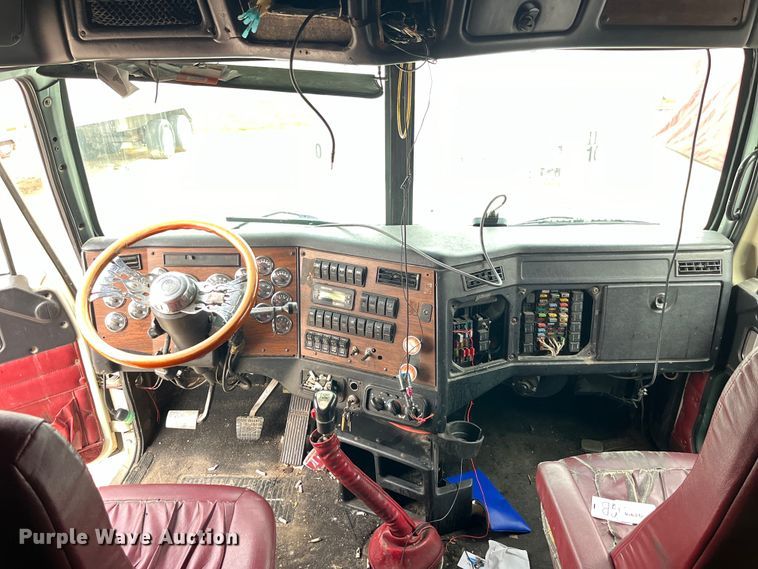 image for item LD9349 2005 Western Star 4900EX semi truck