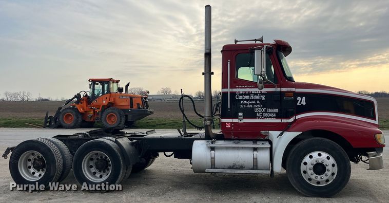 image for item LD9350 2003 International  9200i semi truck