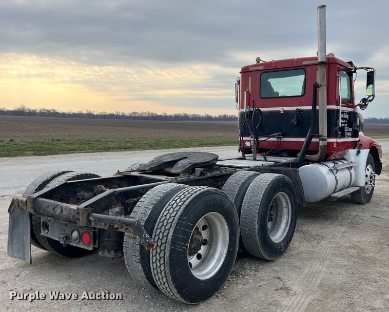 image for item LD9350 2003 International  9200i semi truck