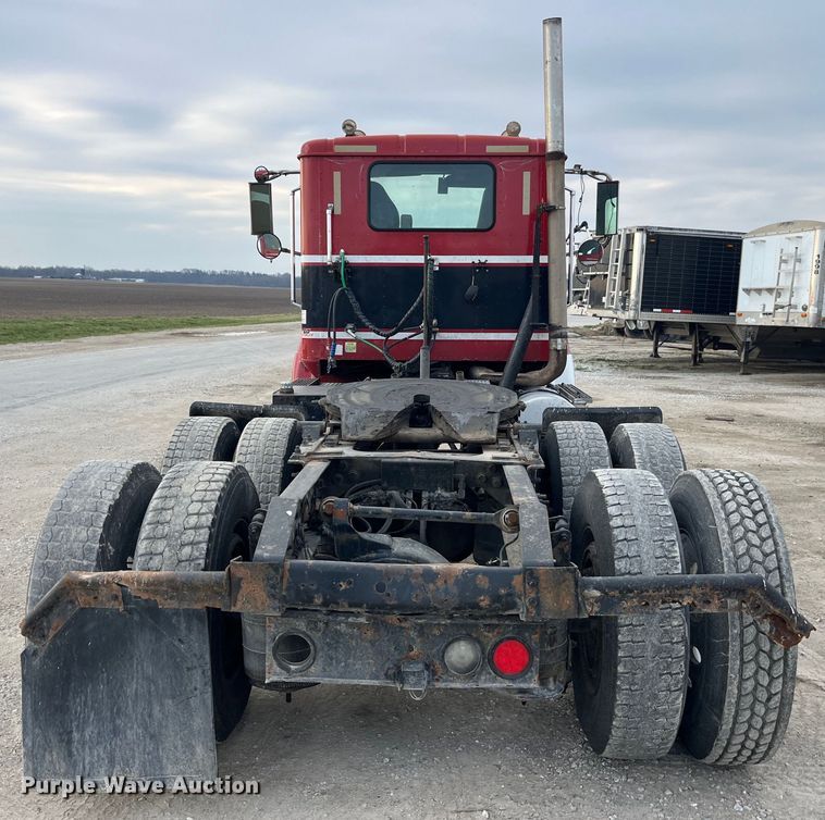 image for item LD9350 2003 International  9200i semi truck