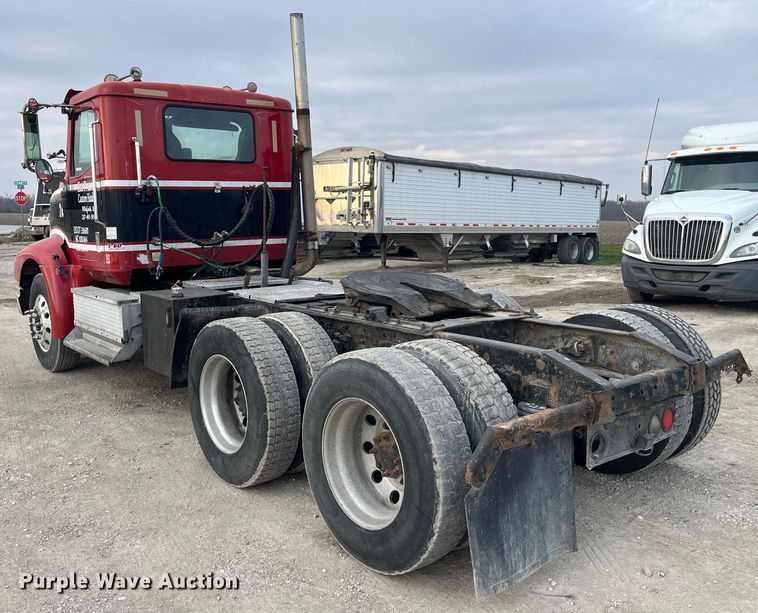 image for item LD9350 2003 International  9200i semi truck