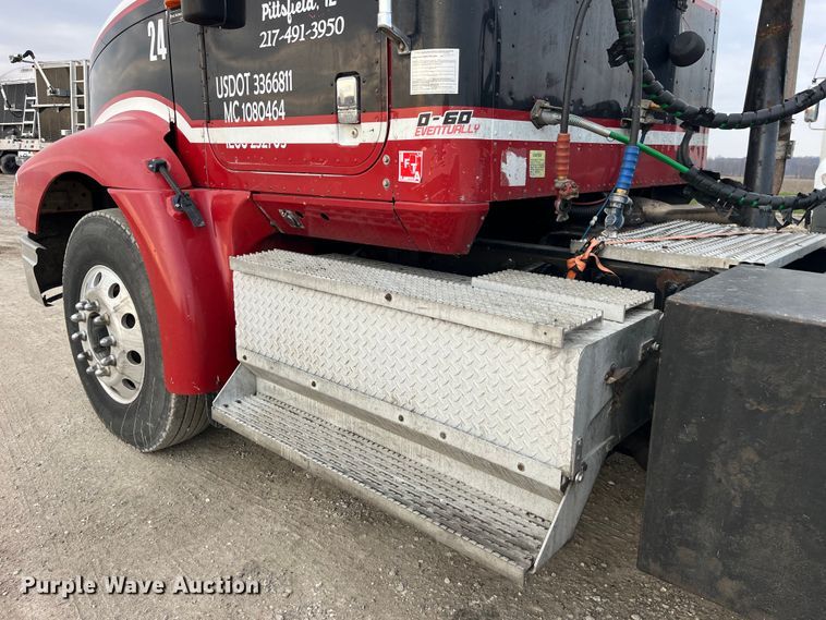 image for item LD9350 2003 International  9200i semi truck