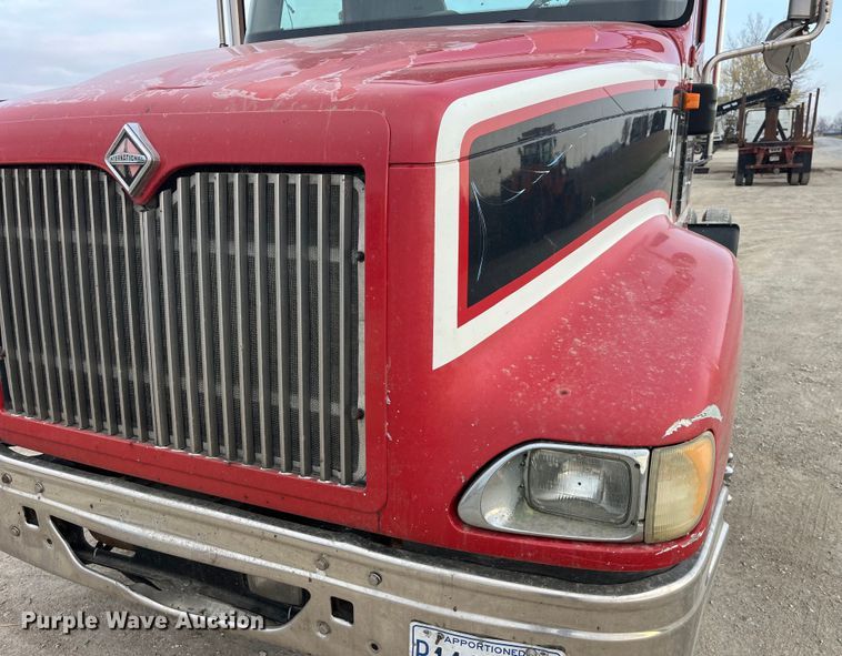 image for item LD9350 2003 International  9200i semi truck