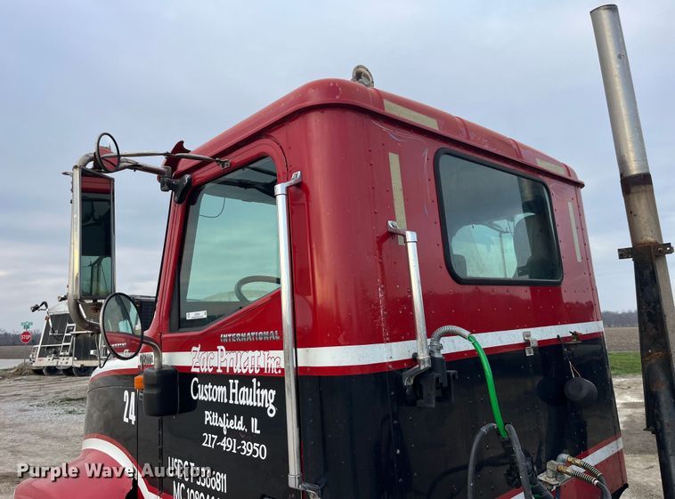 image for item LD9350 2003 International  9200i semi truck