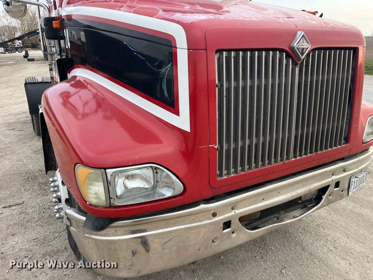 image for item LD9350 2003 International  9200i semi truck