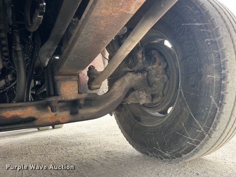 image for item LD9350 2003 International  9200i semi truck