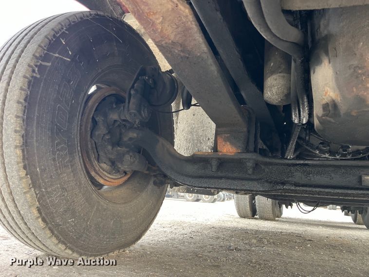 image for item LD9350 2003 International  9200i semi truck