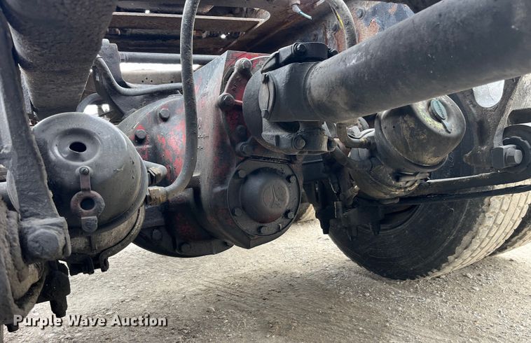 image for item LD9350 2003 International  9200i semi truck