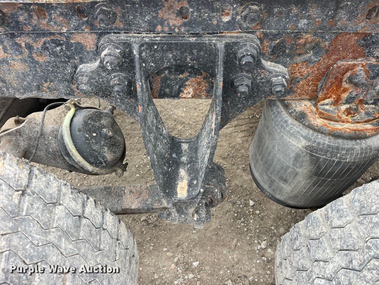 image for item LD9350 2003 International  9200i semi truck